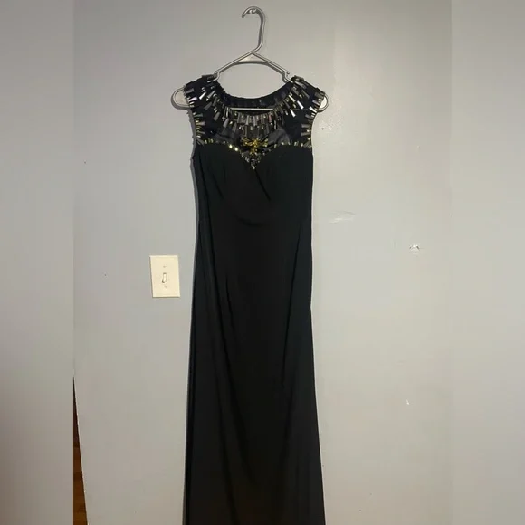 Dave and Johnny evening gown. Size 7/8
Never worn - Picture 1 of 5
